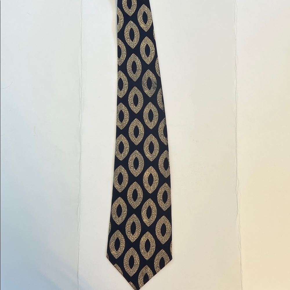 Holt Renfrew Silk Tie with Geometric Pattern